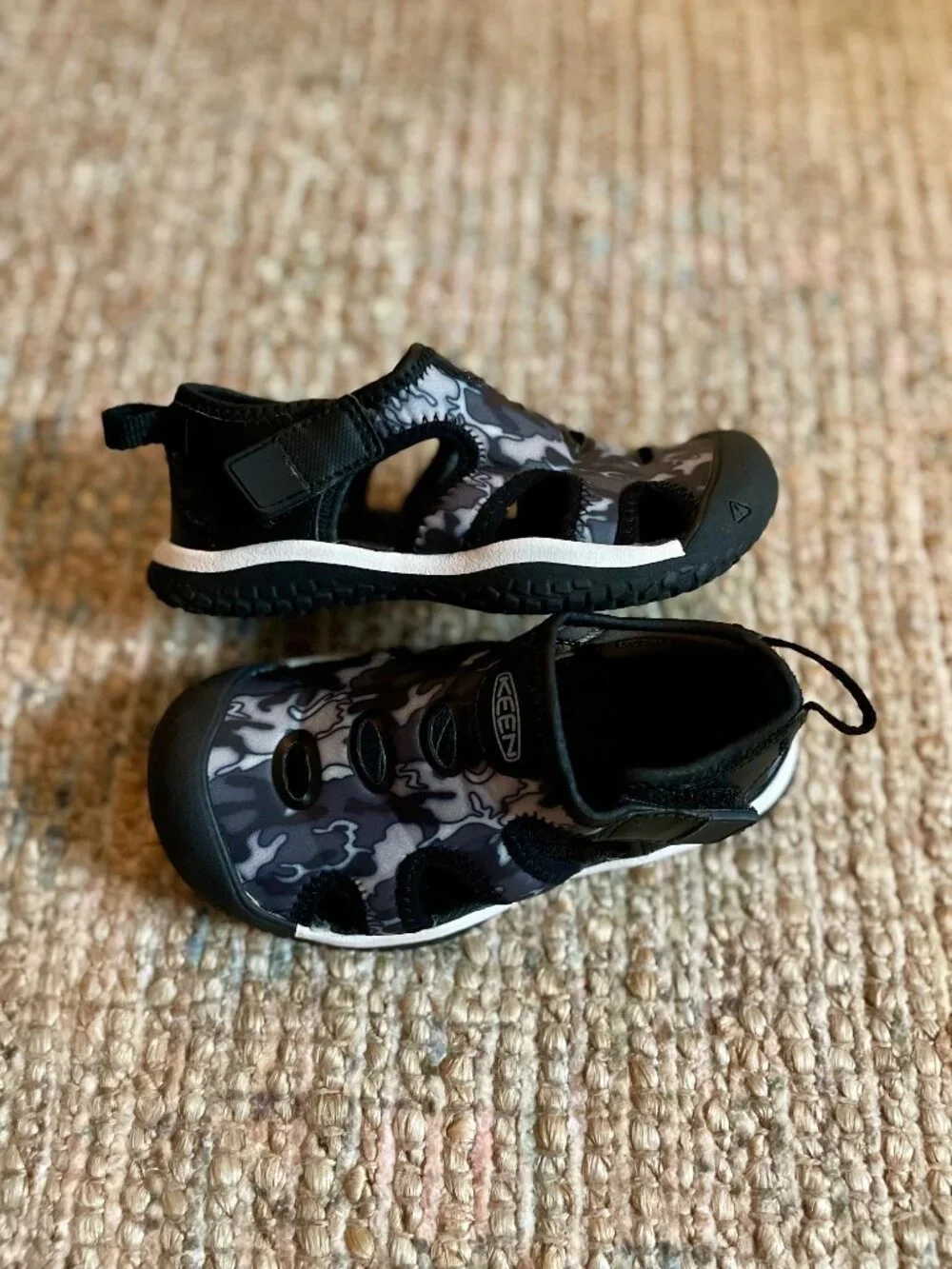 KEEN Stingray Kids Water Shoes Size 10 Toddler Black Gray Camo Sandals Mint